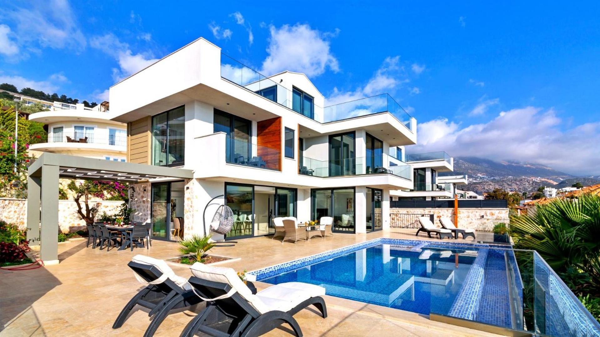 4 Bedroom - 3283 Villa